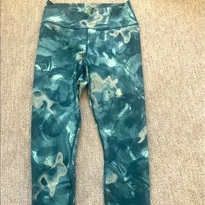 Capri pants, phone pocket on the inside on the right side, none on the outside